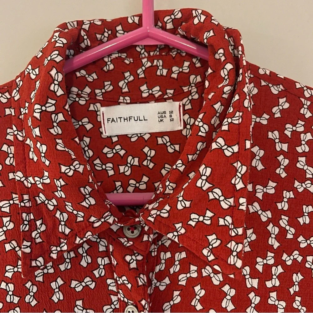 Faithfull The Brand Hosk Top in Pin‎ Up Bow Print Red - Picture 4 of 5